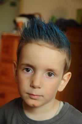 en met blauwe haren terug gekomen
