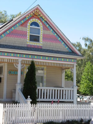 SE Hawthorne Colorful Tile House