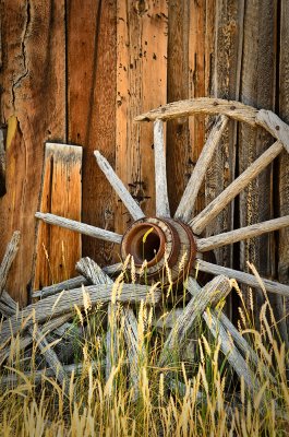 bannack wagon wheel.jpg