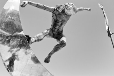 the tourist and the sculpture