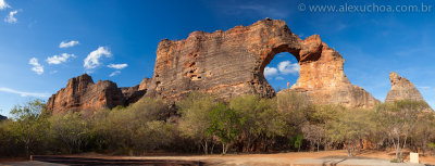 Pedra-Furada-Serra-da-Capivara-Piaui-120504-9171.jpg