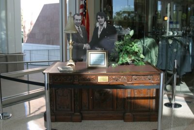 Replica of the Resolute Desk
