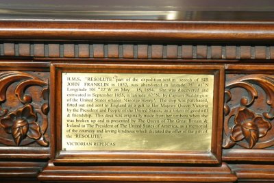 Replica of the Resolute Desk
