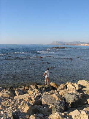 Ein Angler in Chania Ost