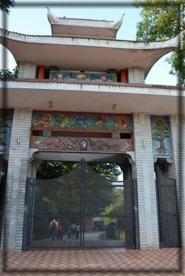 This door is modeled after one in China - with 9 dragons