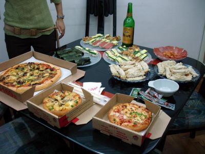 Long Yan and Hiyoshi cooked up some good food, and Ye Laoshi brought pizza.  Caroline chipped in guo tie.