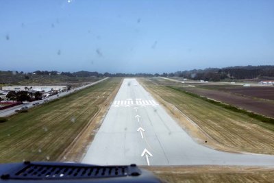 Short Final Rwy 30 Half Moon Bay