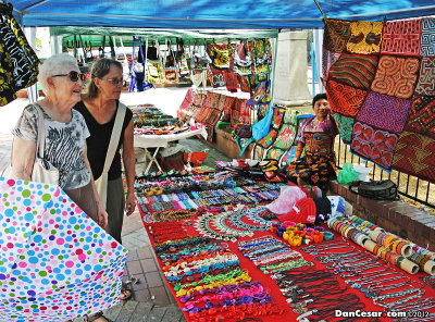 Shopping for souvenirs in Casco Viejo