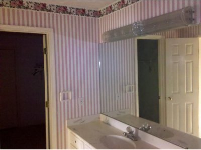 upstairs_bath_sm.jpg
