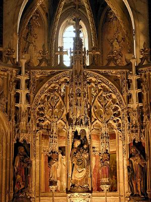 36 Reredos behind High Altar 87007132.jpg