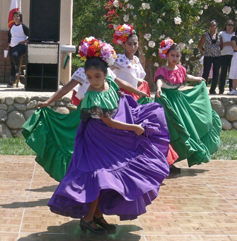 Dancing Girls - 5.jpg