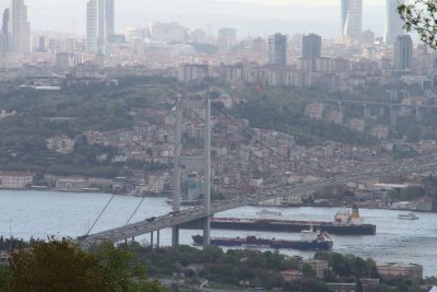 Ships overtaking each other under the Bosphorus suspension bridge