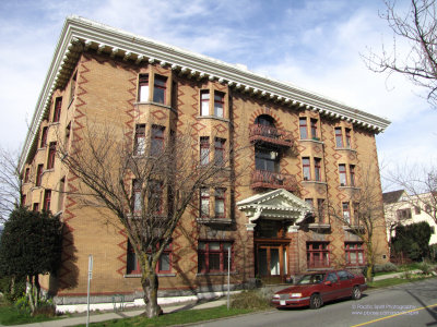 Quebec Manor (1912) - a rare example of caryatids in Vancouver