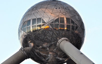 Atomium head