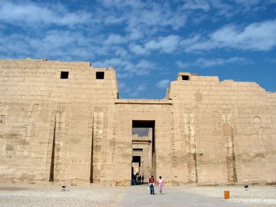 009.Tempio di Medinet Habu 1.jpg