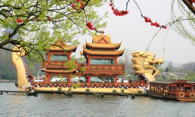 1395. Hangzhou - Il lago dell'Ovest.JPG