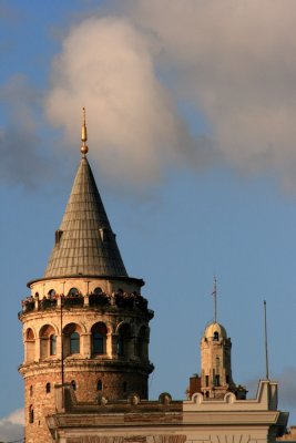 0385 Istanbul - In battello sul Bosforo - Torre di Galata.JPG