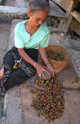 Mashing coffee