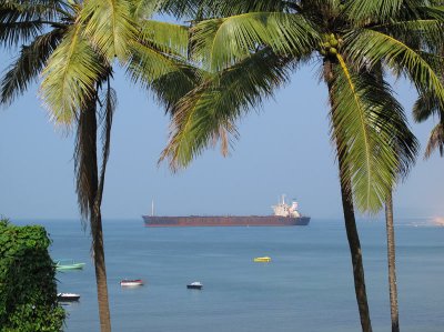 Beached boat off Candolim