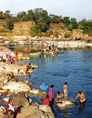 Bathing, Orchha