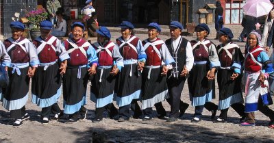 Naxi dancers