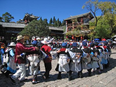 Naxi dancers