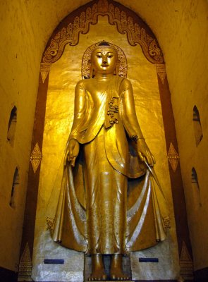 Buddha, Ananda Pahto