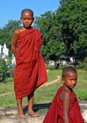 Young monks, Mingun