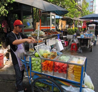 Fruit vendor, Soi 11
