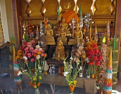 Shrine, That Luang