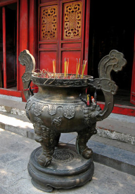 Incense urn