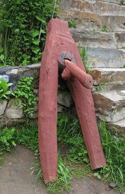 Phallic figure, Tsodzong gompa