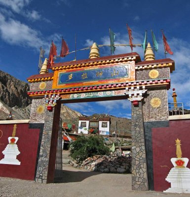 Dola gompa, Pasho