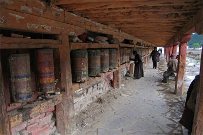 Prayer wheels, Riwoche