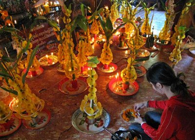 Offerings, Wat Si Muang