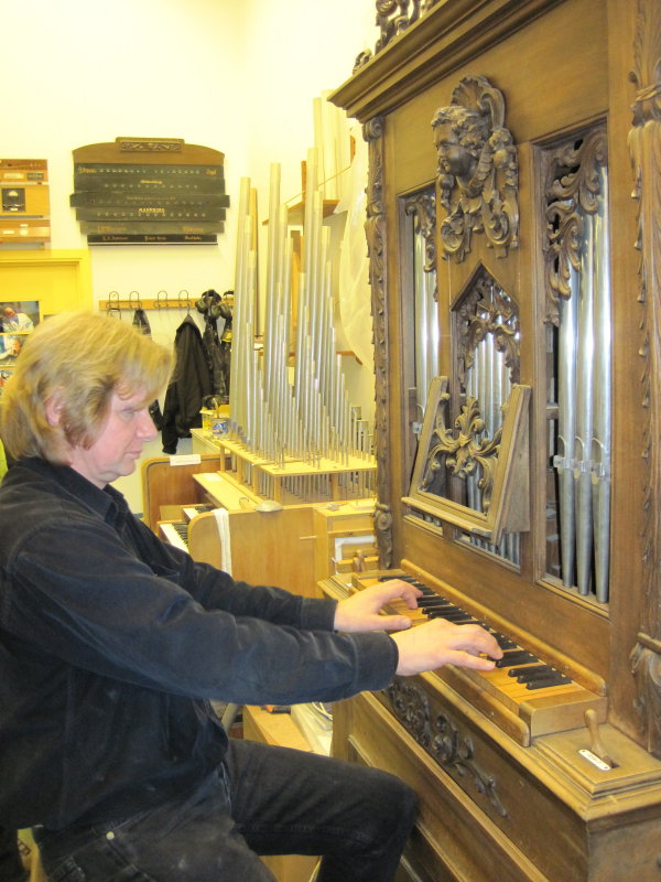 Björgvin leikur á orgel frá Austurríki sem Mozart hefði aldurs vegna getað hafa spilað á