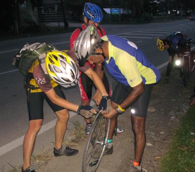 tire puncture at night.... aww man....!!