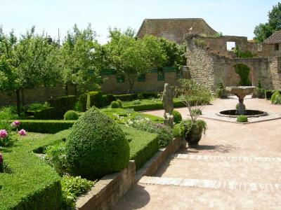 Medieval formal garden2.jpg