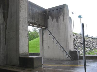 A floodwall gate