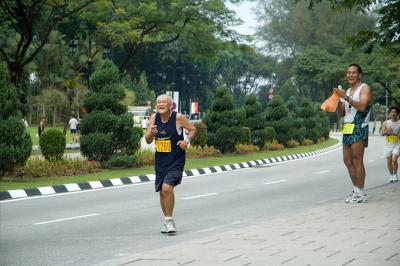 A senior veteran makes his way steadily to the finishing point