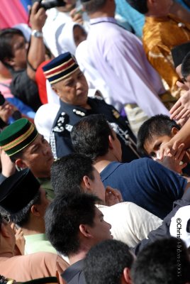 HM meets the people .. II