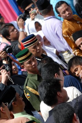 HM meets the people .. III