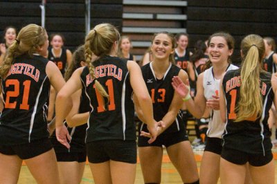 Girls Volleyball Over Trumbull