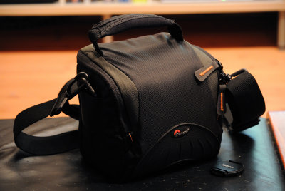 Lowepro Apex 110 AW (front closed)
