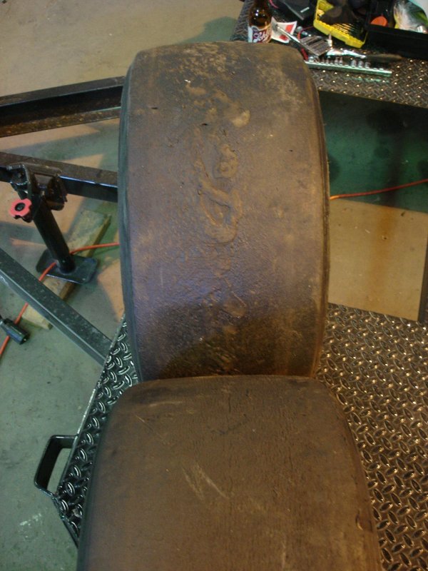 Width comparo Hoosier top, Avon bottom.