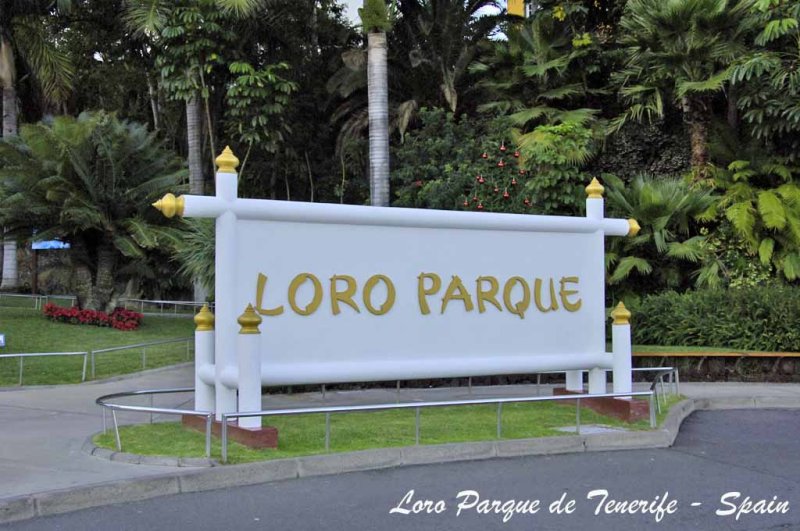 Loro Parque entrance panel