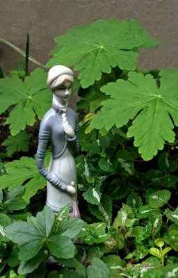 lady in the garden 5474