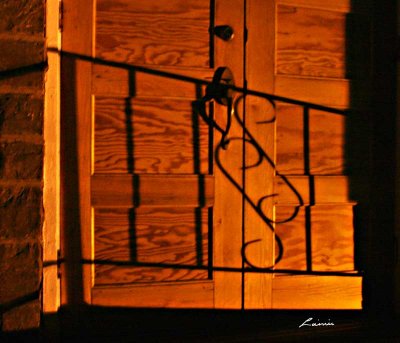 door shadow 6226 night photo