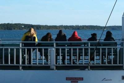 six friends on the ferry 8641