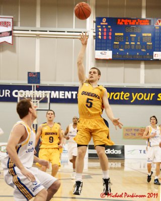 Queens vs Laurentian 08851 copy.jpg